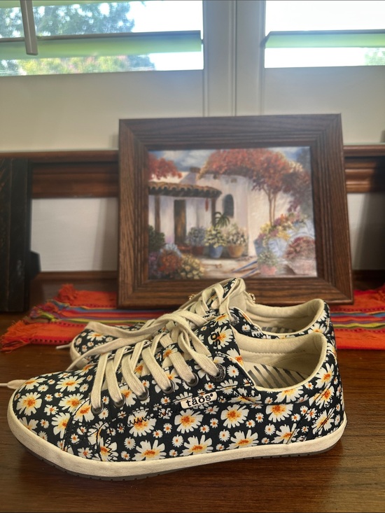 Taos Footwear Shoes - Taos Footwear Black Daisy Print Sneakers with Cream Laces